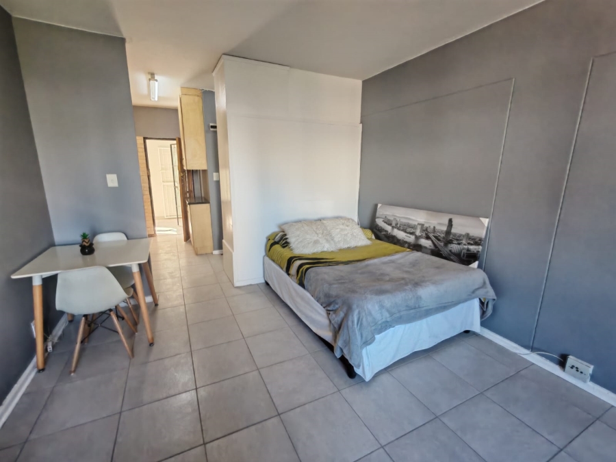 To Let 1 Bedroom Property for Rent in Humewood Eastern Cape